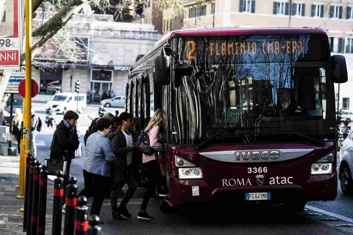 stop ai bus turistici a roma