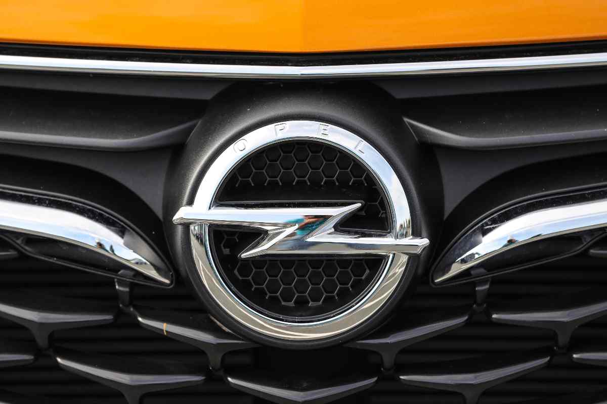 Opel nuova auto elettrica low cost
