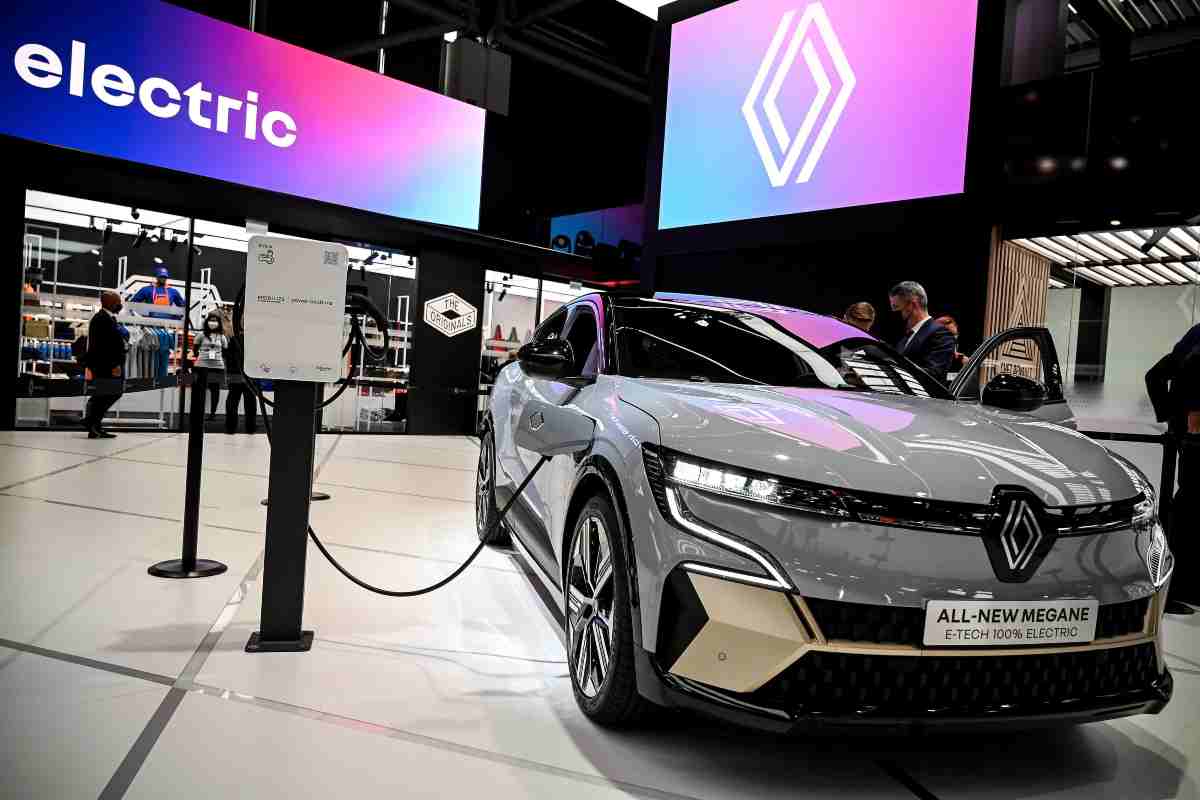  Renault Megane E-Tech nuovo prezzo incentivi