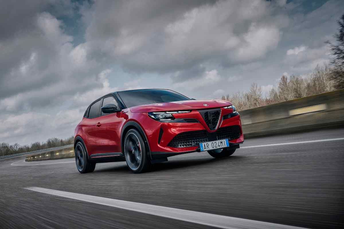 nuovo suv alfa romeo potenza motore