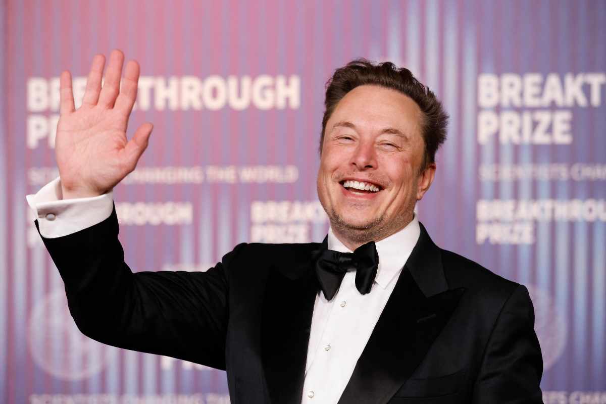 Elon Musk nuova Tesla stellare