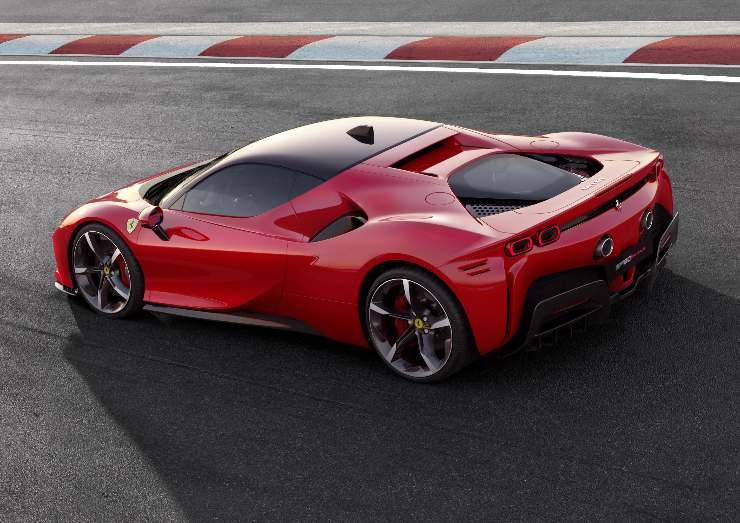 Ferrari SF90 Stradale tua con i Bitcoin