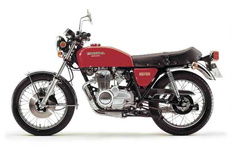 Honda CB400 pronta a tornare