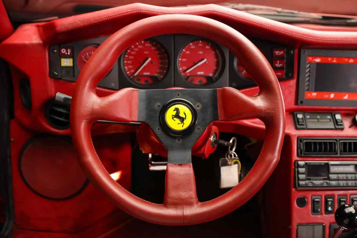 Ecco una Ferrari Testarossa davvero unica