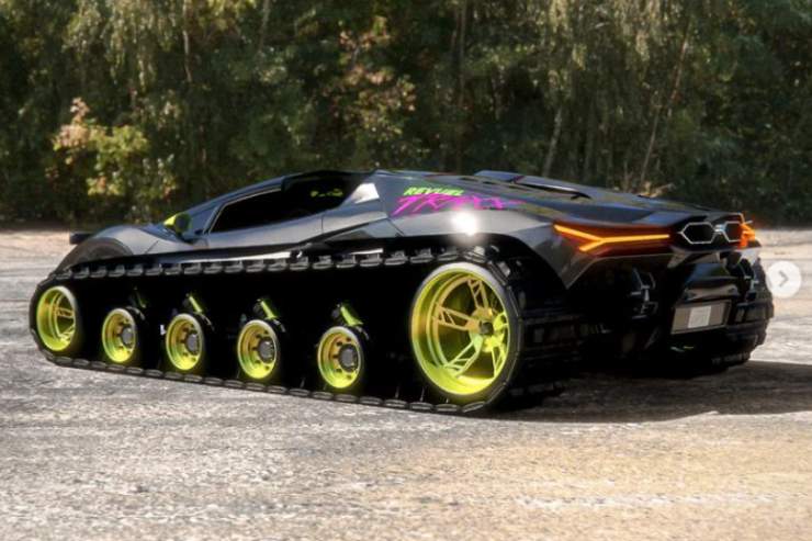 Lamborghini Revuelto in versione carrarmato