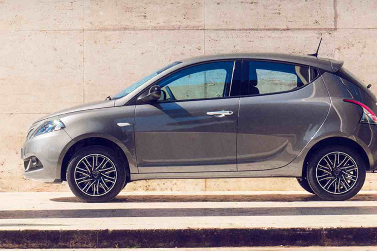 lancia ypsilon addio