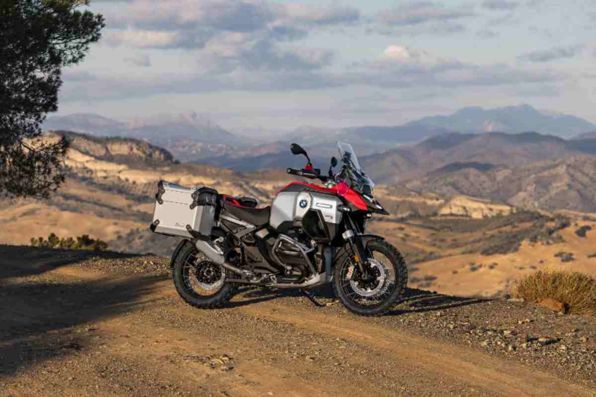 BMW R 1300 GS, il marchio svuota i concessionari