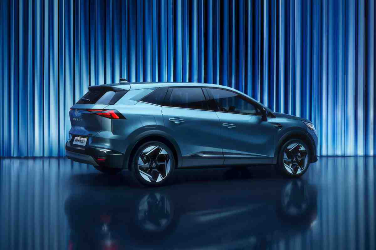 Renault nuovo crossover su base Captur