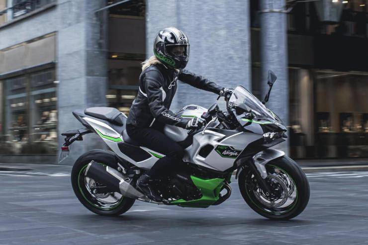 Kawasaki Ninja 7 Hybrid incredibile maxi bonus