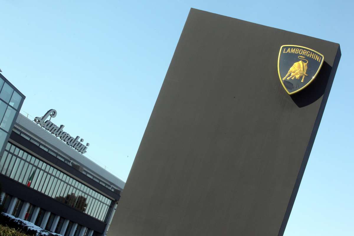 Lamborghini curiosità proprietà azienda