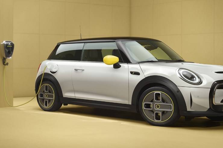 Mini Cooper SE al via il richiamo