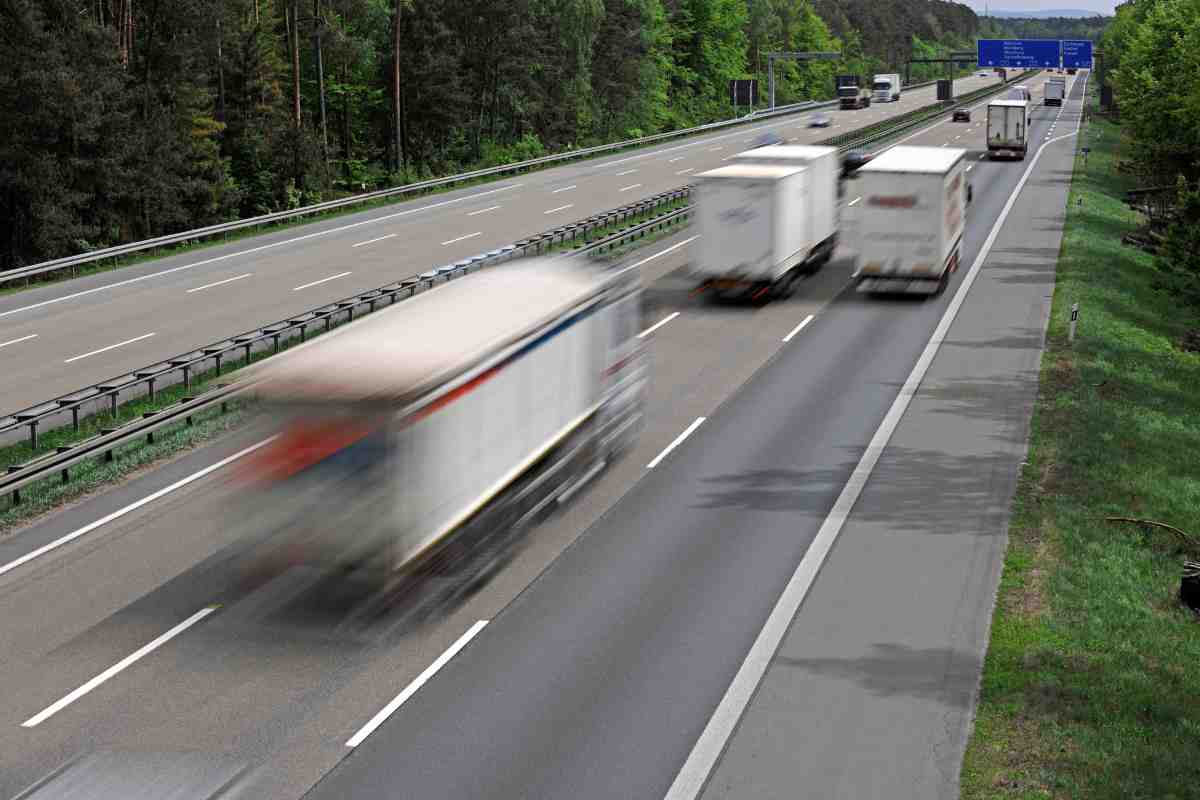 Stop corsia di sorpasso in autostrada