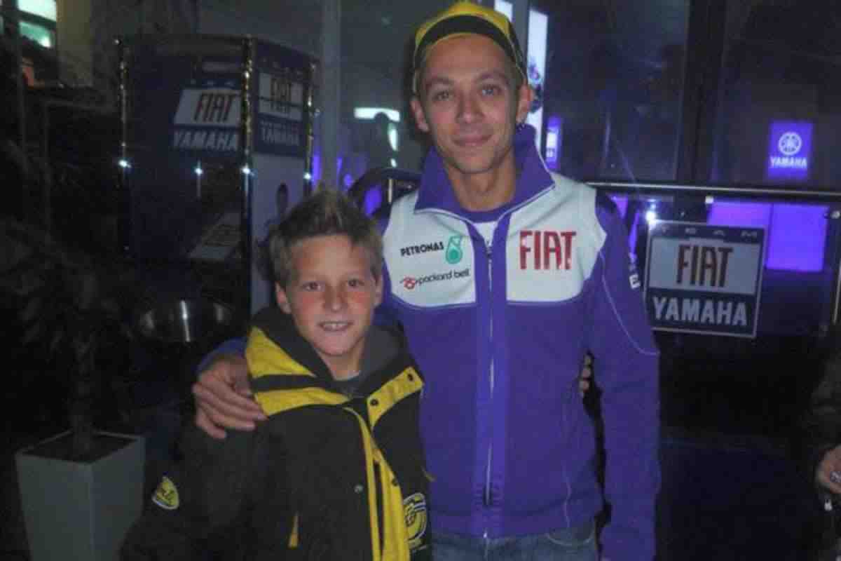 Un giovane fan con Valentino Rossi