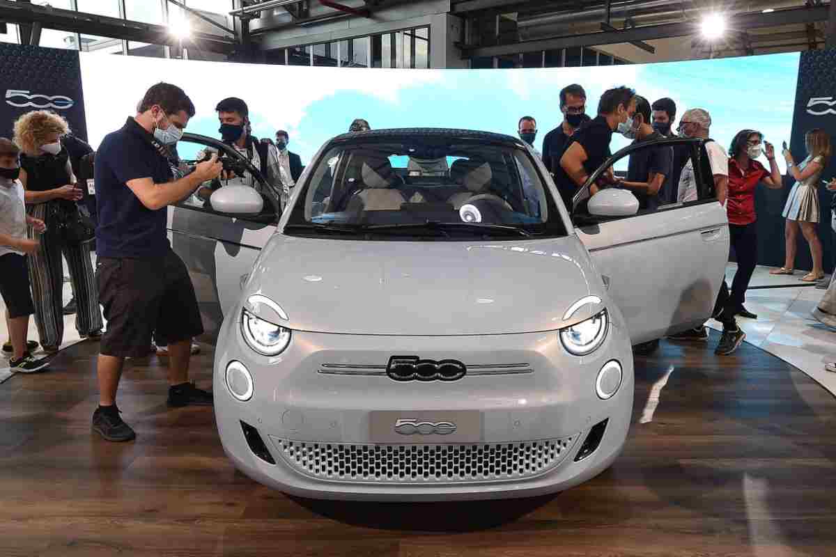 flop 500e, la Fiat ferma la produzione