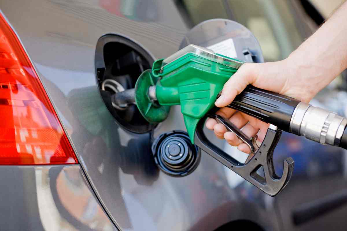 Duecento euro per la benzina