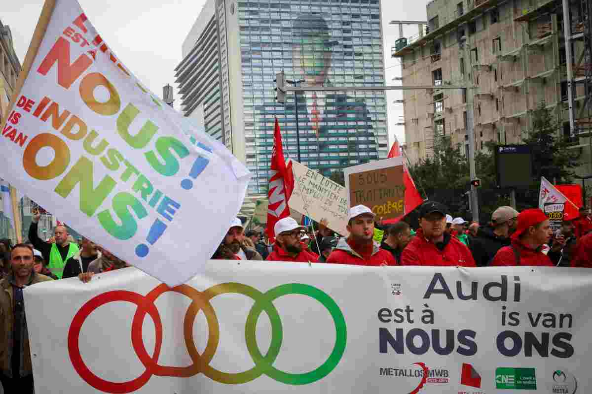 Chiusura dello stabilimento Audi a Bruxelles, le proteste dei lavoratori