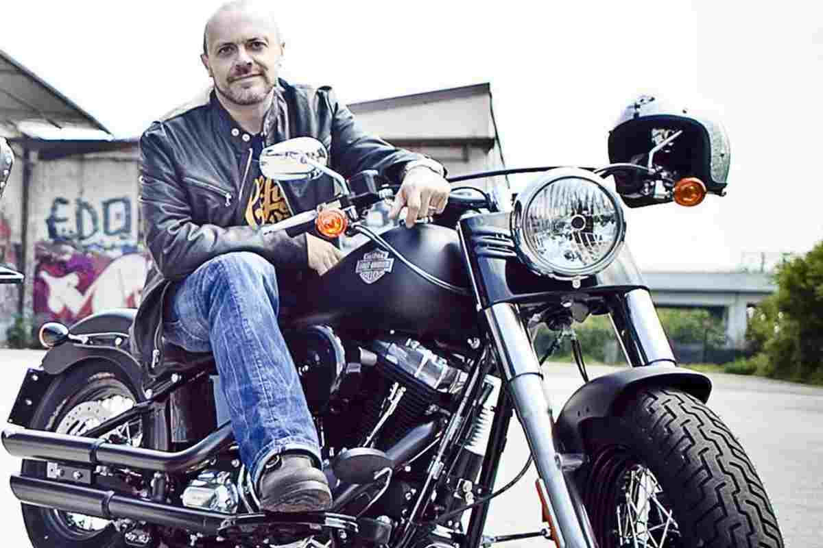 max pezzali moto