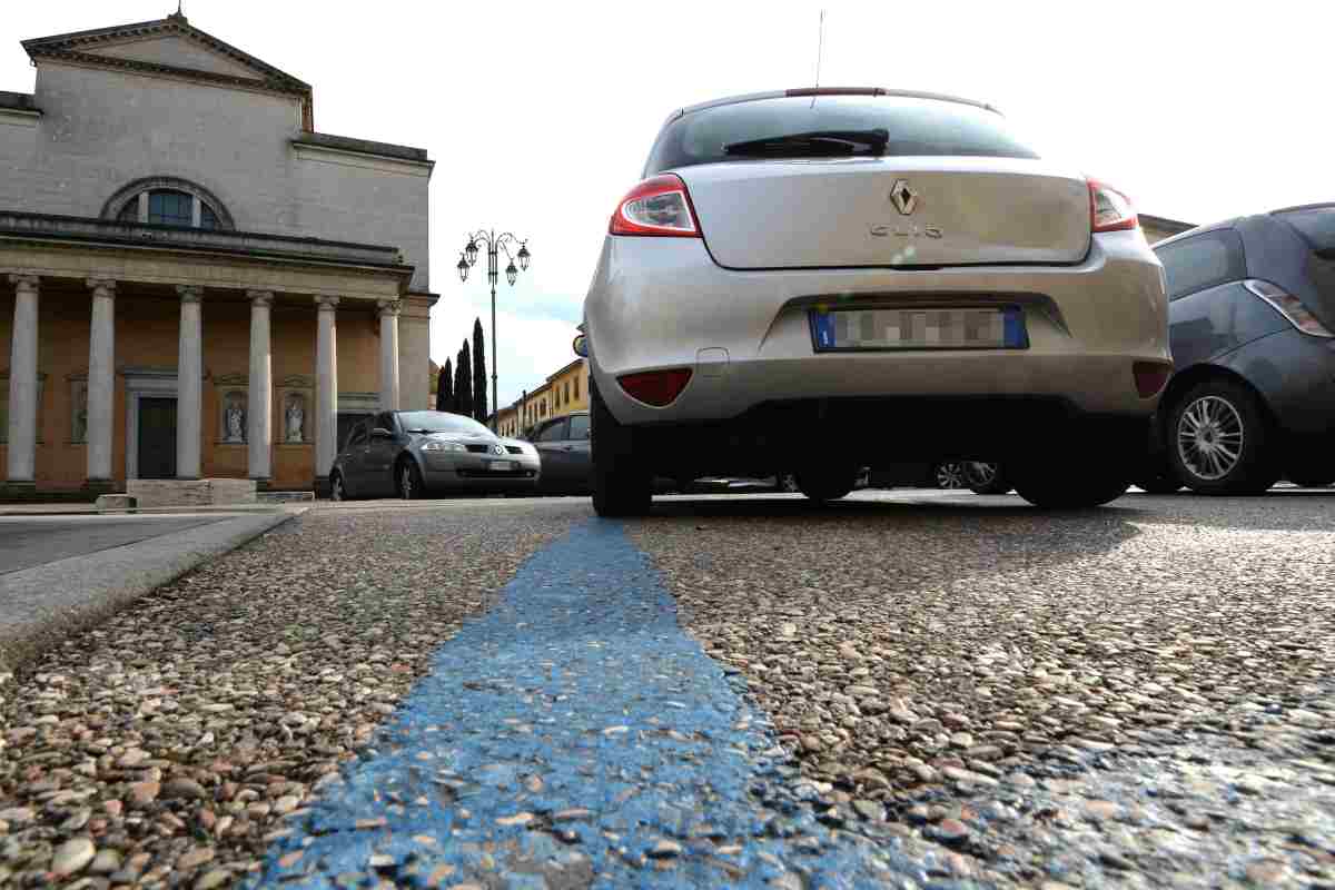 Parcheggio strisce blu