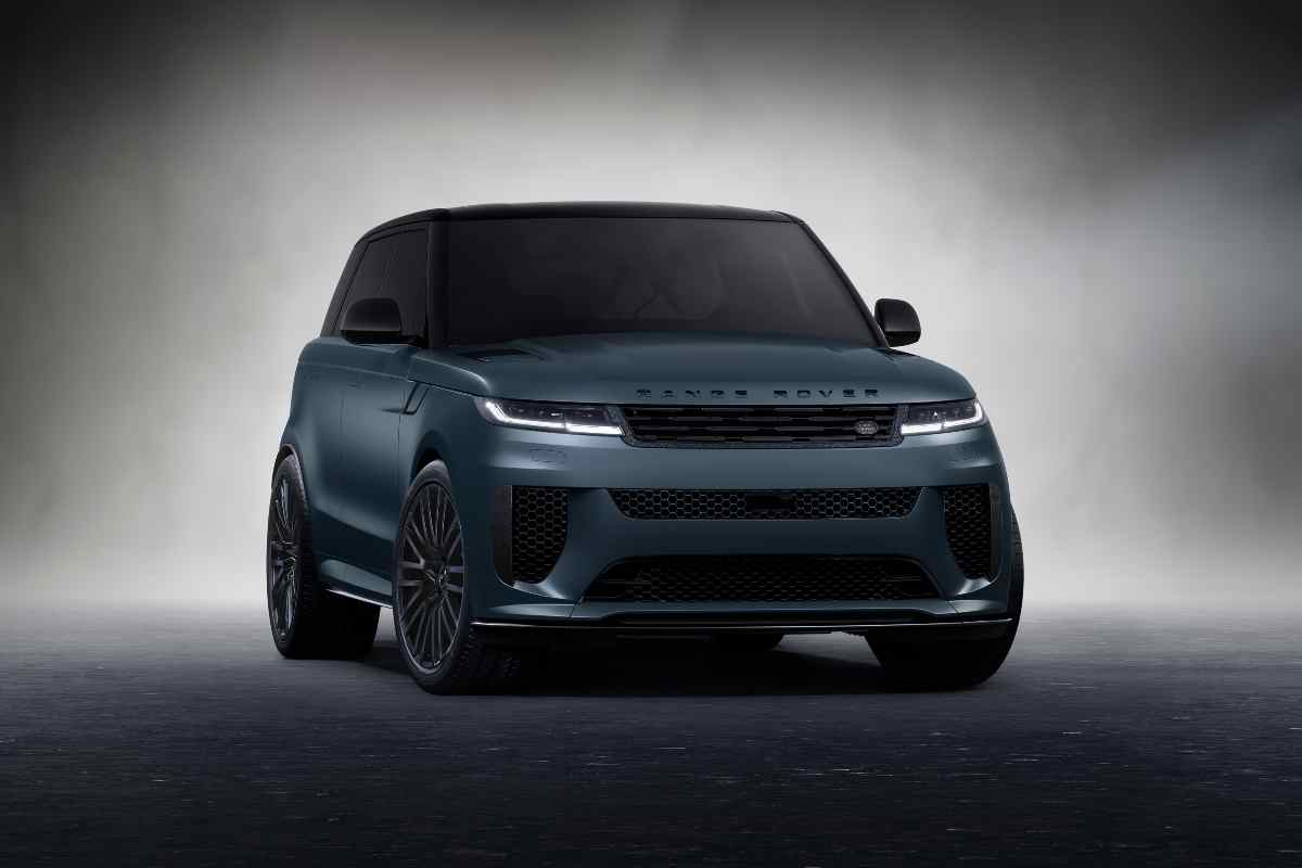 La nuova Range Rover è un mix tra SUV e supercar: fa tremare anche Porsche e Lamborghini