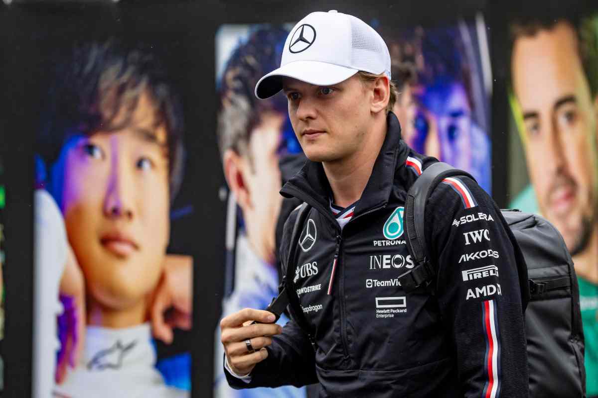 Mick Schumacher con i colori della Mercedes