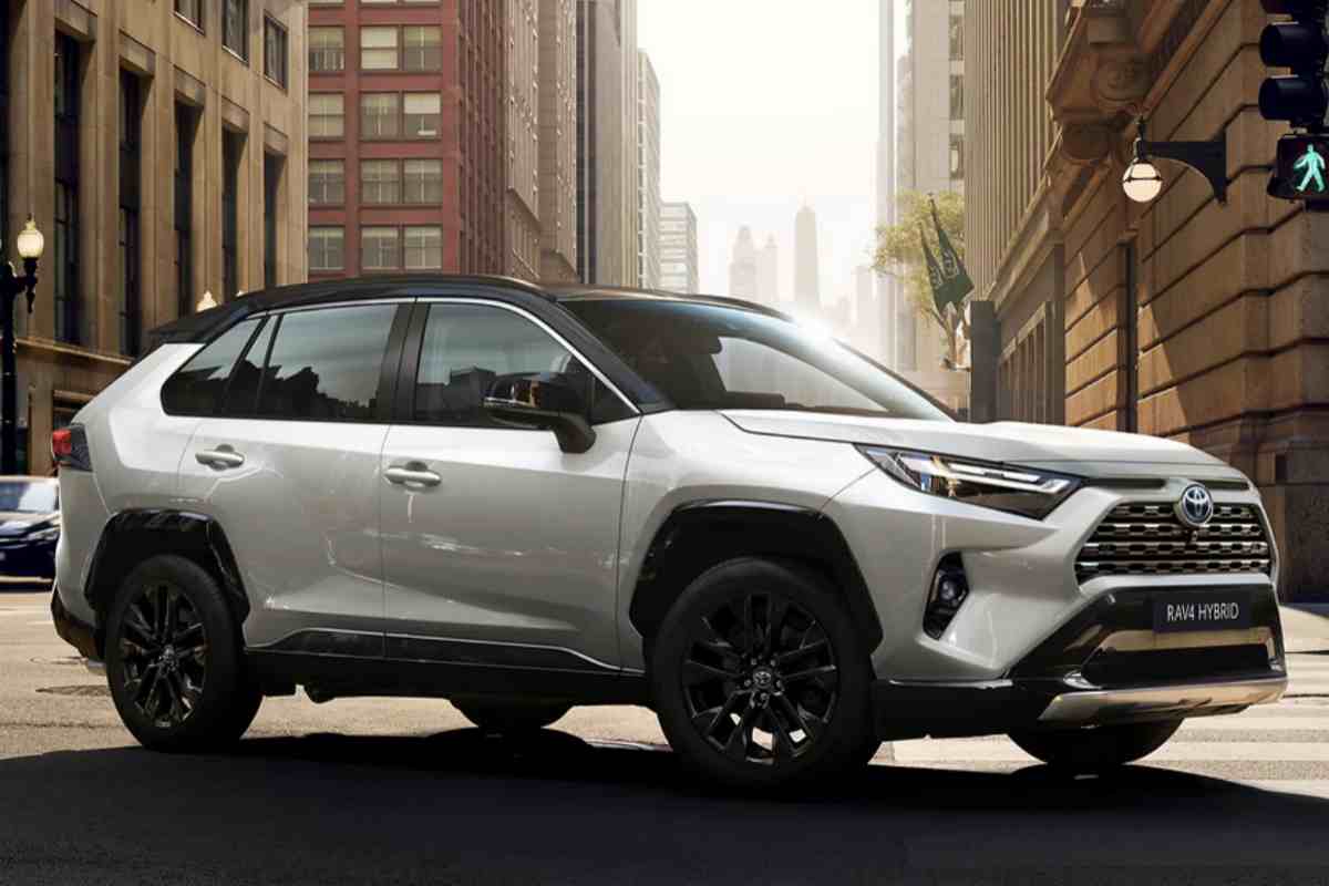 nuova toyota rav 4 prezzi e motore