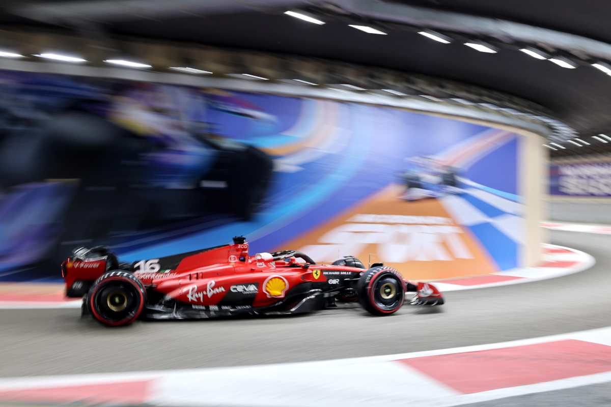 La Ferrari di Charles Leclerc in uscita dalla corsia box ad Abu Dhabi