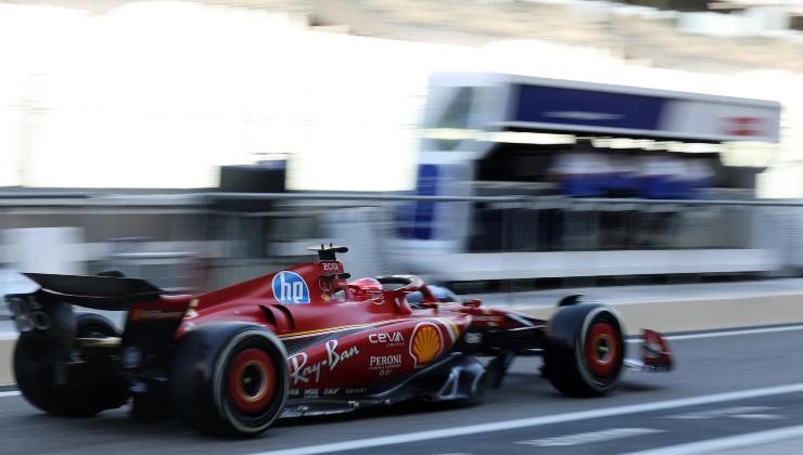 La Ferrari F1 di Charles Leclerc sul circuito di Abu Dhabi