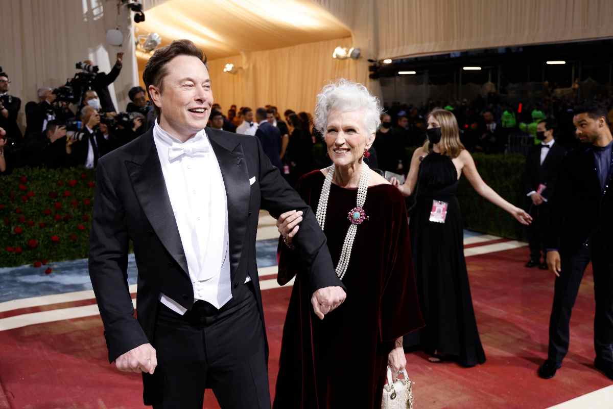 elon musk mamma maye