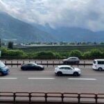 Auto che percorrono l'autostrada