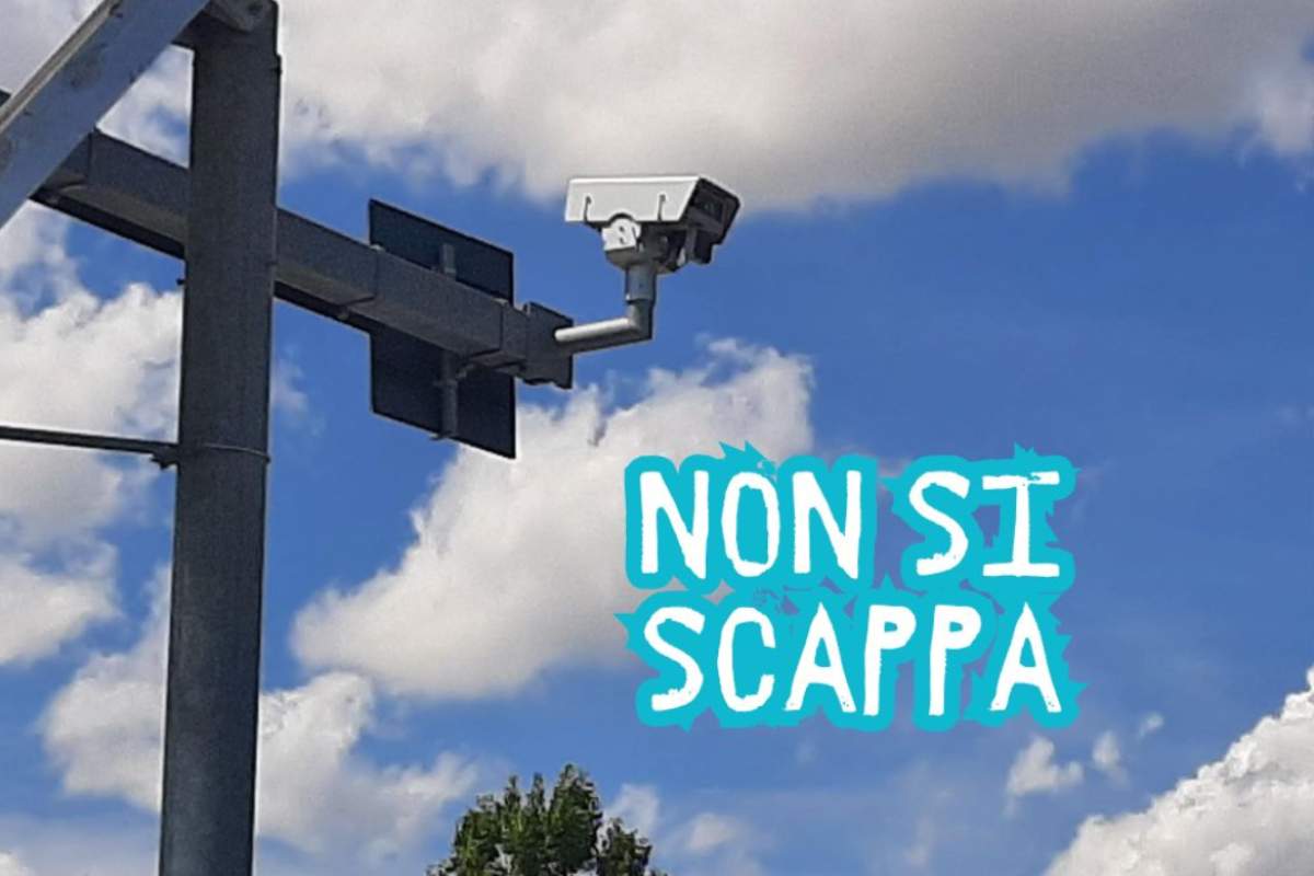 Un Autovelox e la scritta "non si scappa"