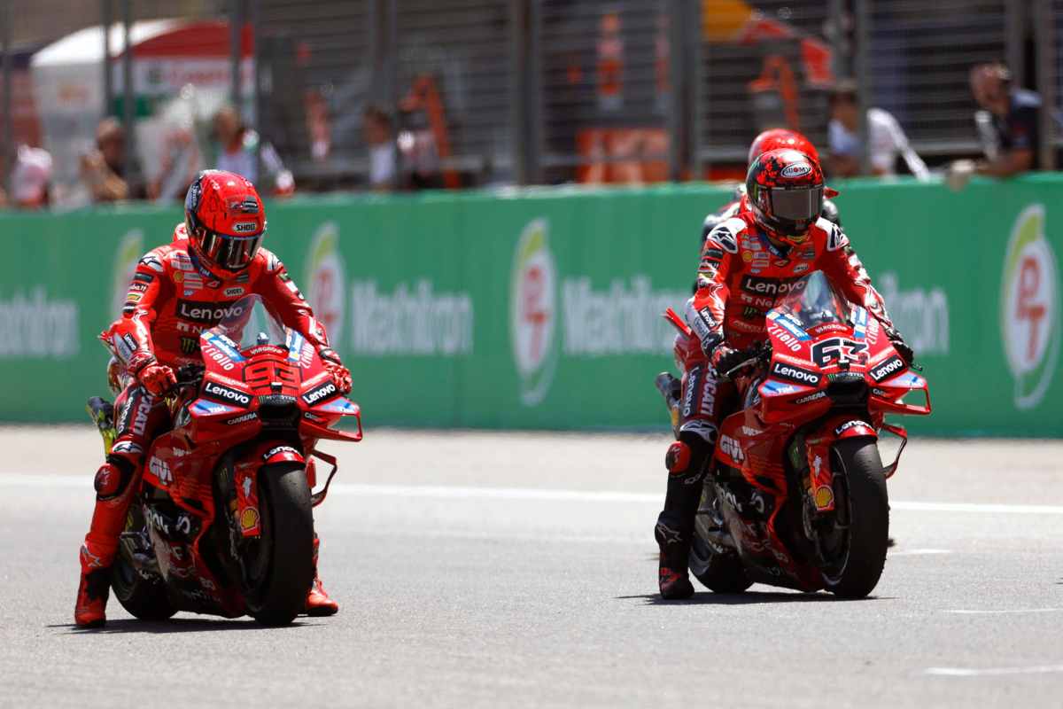 Pecco Bagnaia e Marc Marquez in sella alle rispettive Ducati