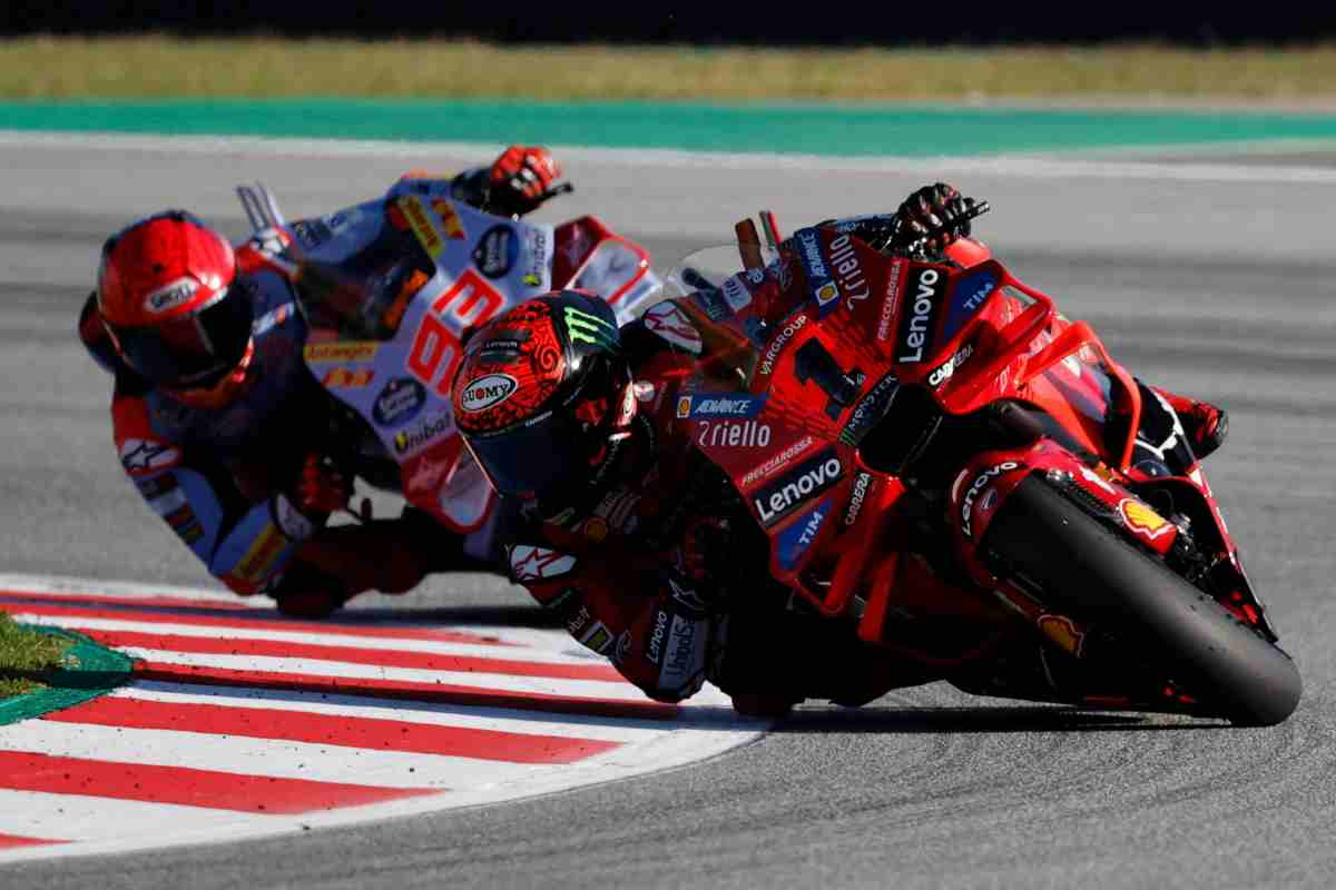 Pecco Bagnaia e Marc Marquez in pista 