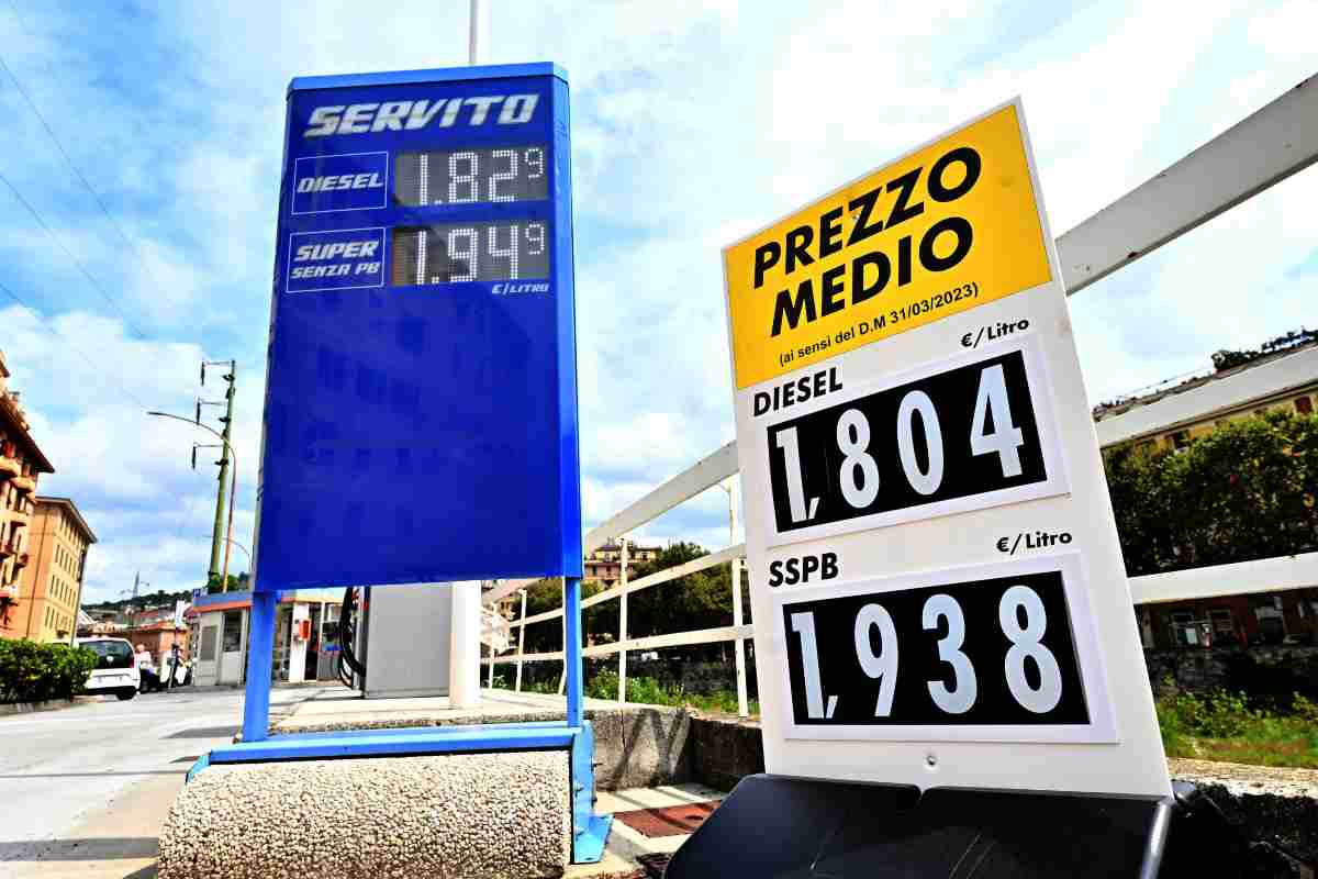 Un distributore di benzina e diesel