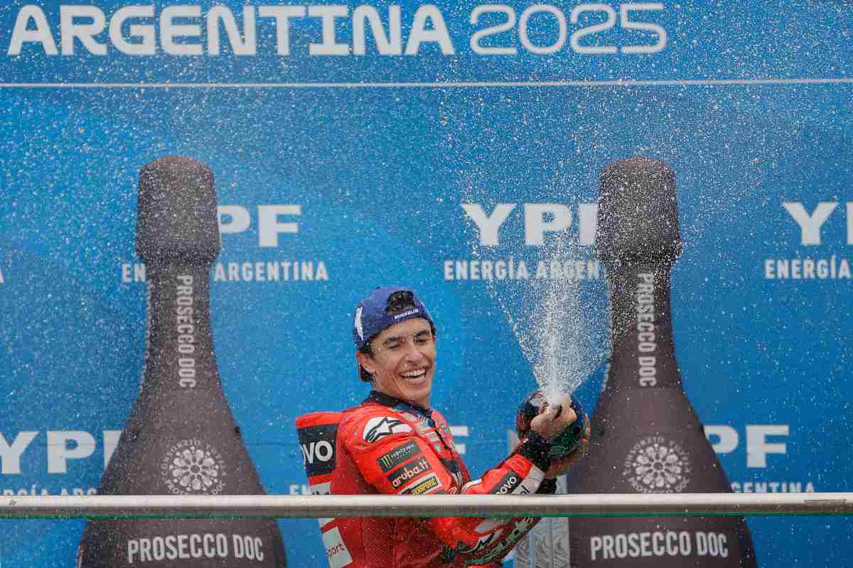 Marquez festeggia sul podio