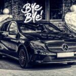 Una Mercedes e la scritta Bye-Bye