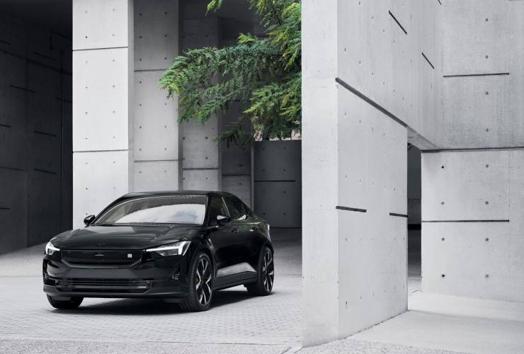 Polestar 2 pronta a sfidare Tesla