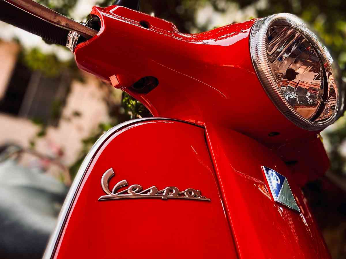 vespa modello rosso