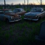 Auto in un cimitero