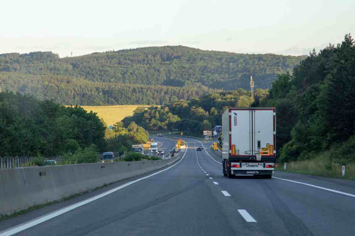 Tir sull'autostrada