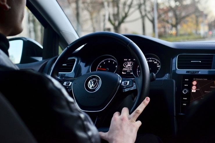 Volkswagen, crollano gli utili, c'è l'ufficialità: cosa succede ora
