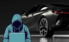Un'auto nera e un hacker al pc