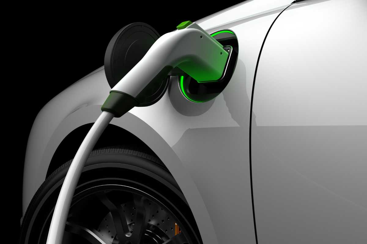 Auto elettrica in ricarica