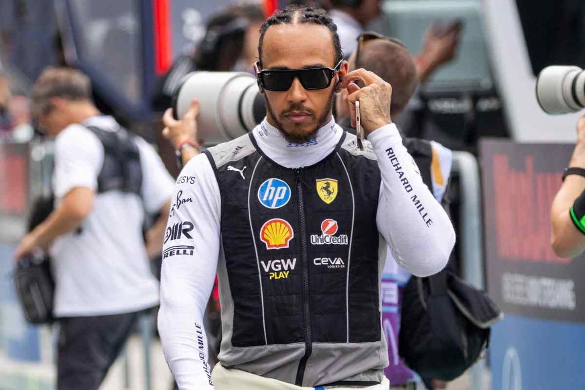 Lewis Hamilton nel paddock di Miami