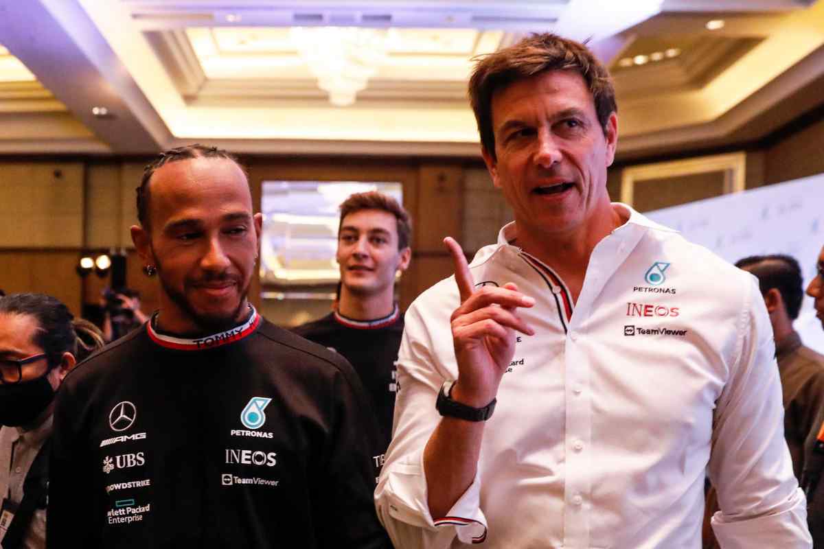 Lewis Hamilton e Toto Wolff insieme ai tempi della Mercedes