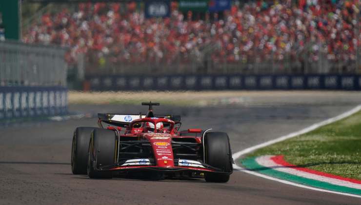 La Ferrari in azione a Imola