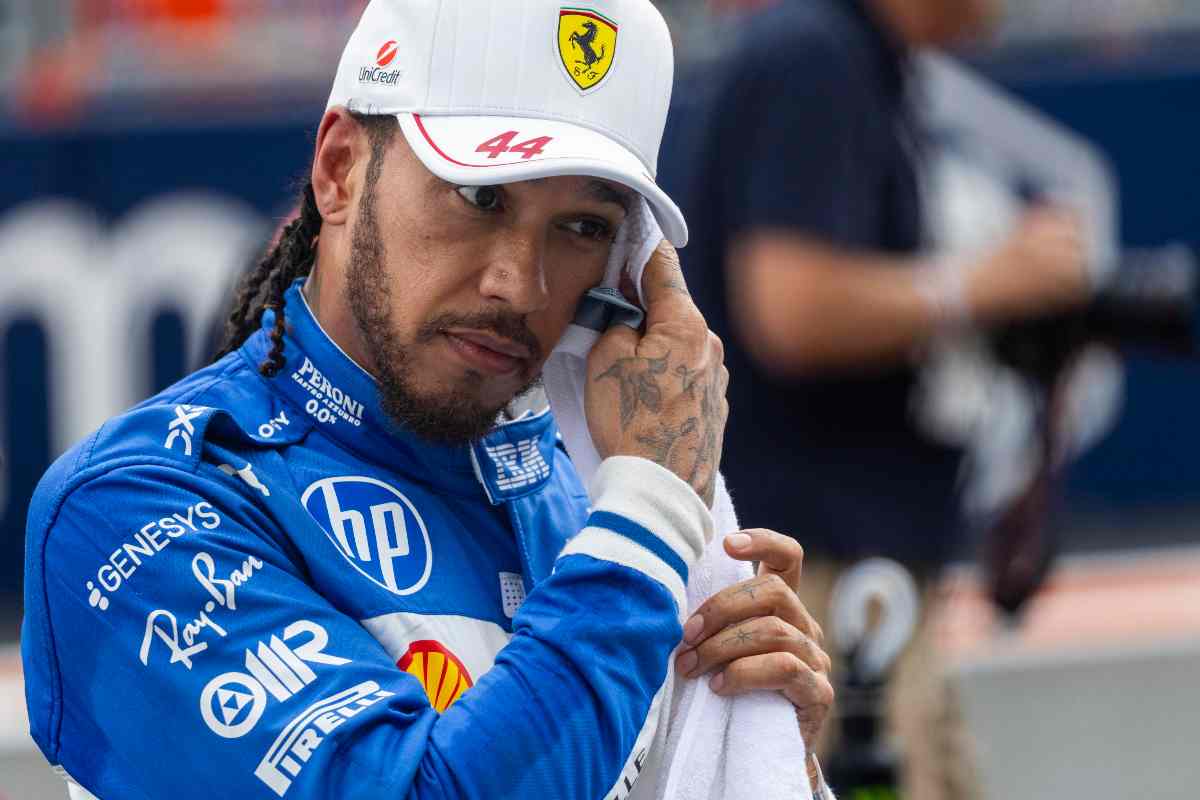 Lewis Hamilton perplesso