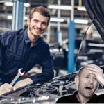Un meccanico sorride davanti ad un motore