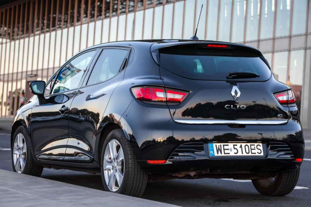 Renault Clio in strada
