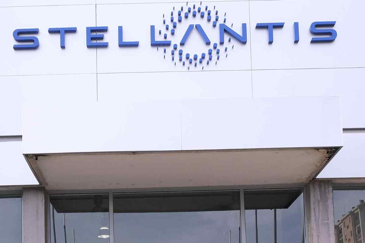 Ingresso di uno stabilimento di Stellantis