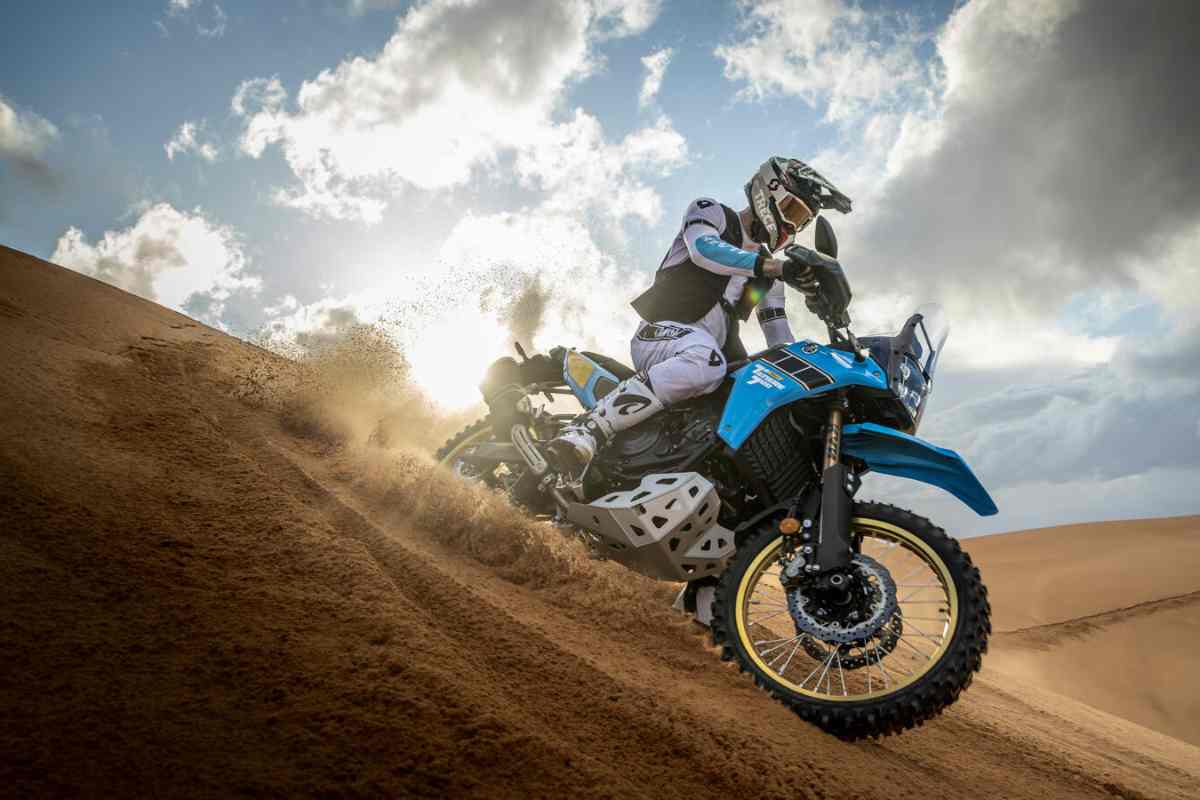 Persona alla guida della Yamaha Teneré 700